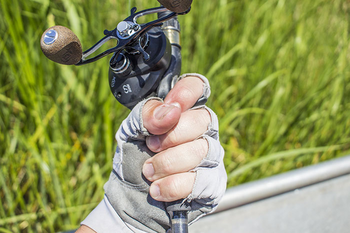 How to Cast a Baitcaster without getting backlash #fishing #fishingtik, how to cast a bait caster