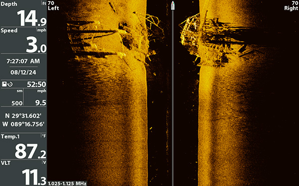 wrecked natural gas platform oil rig on sonar